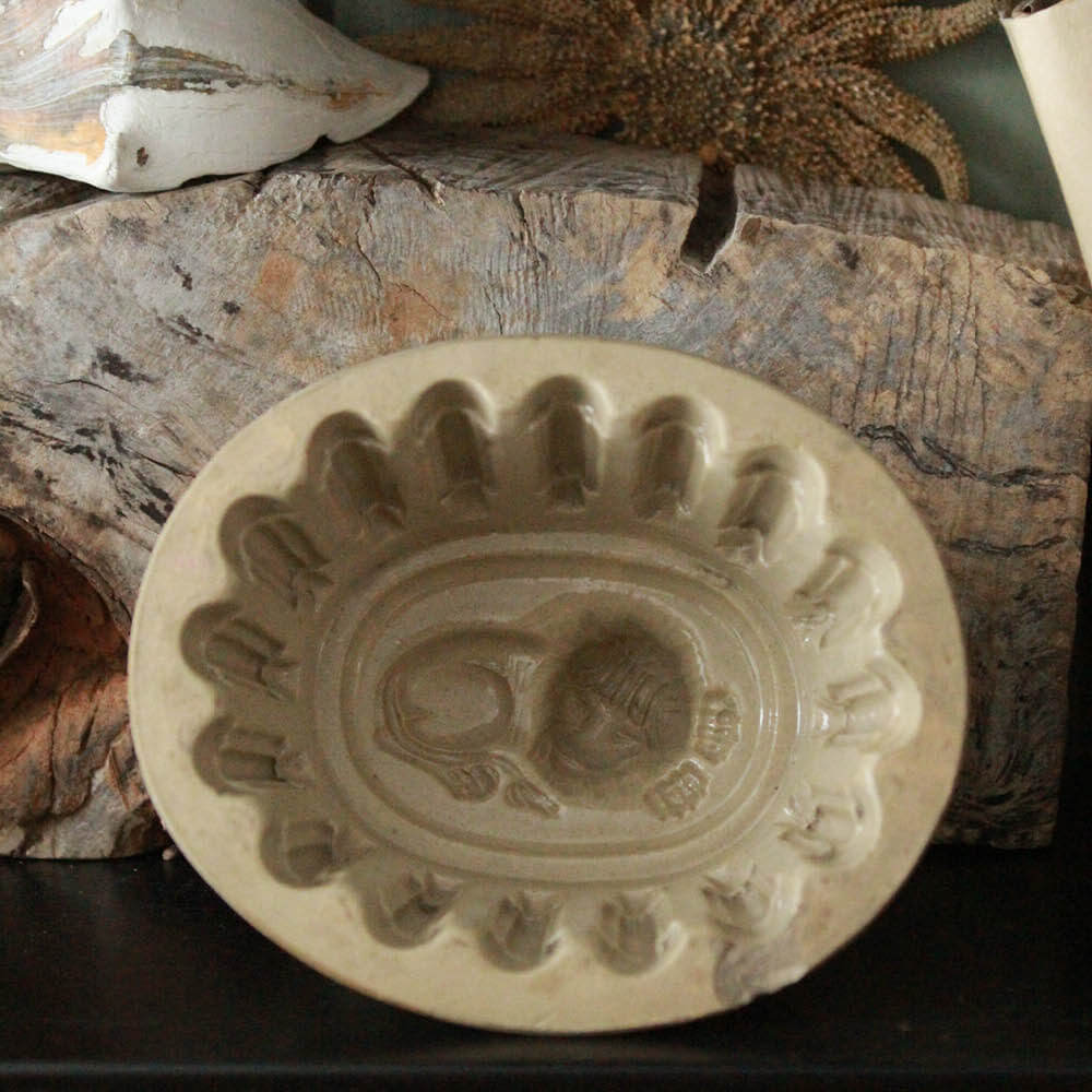 19th Century English Drabware Lion Pudding Mold