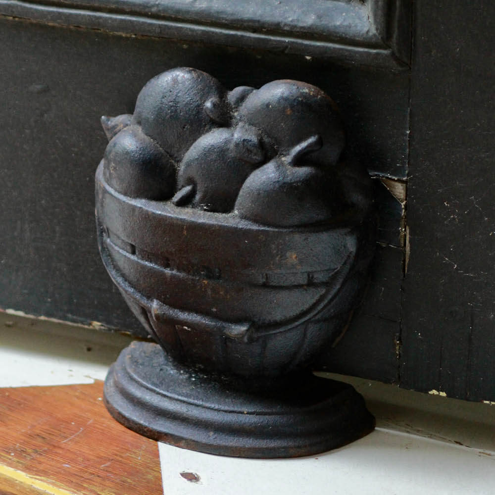 Vintage cast Iron Apple Basket Doorstop